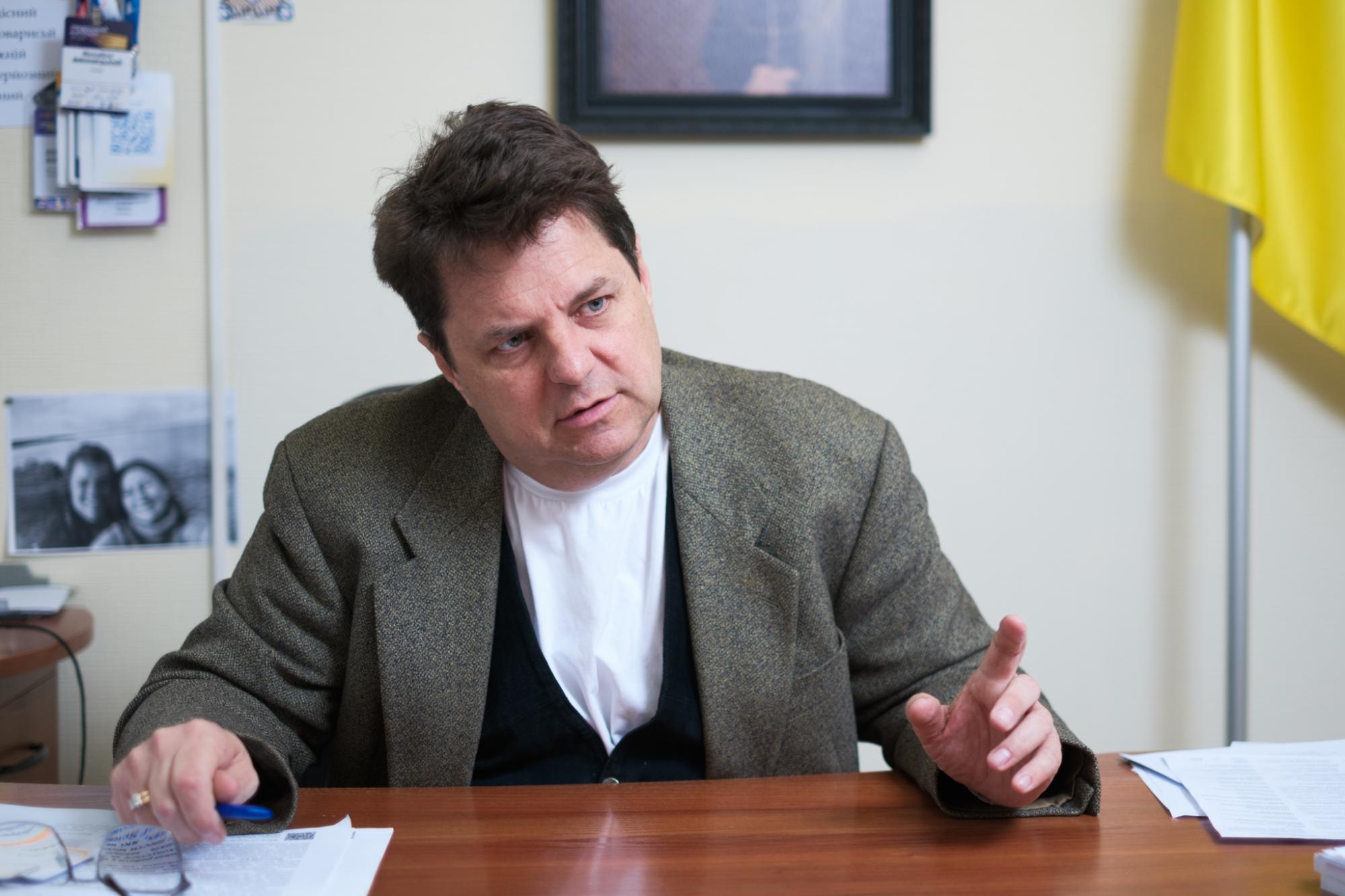 Мами вивозять 17-річних синів за кордон, але вони пишуть НМТ, – Михайло Винницький, МОН